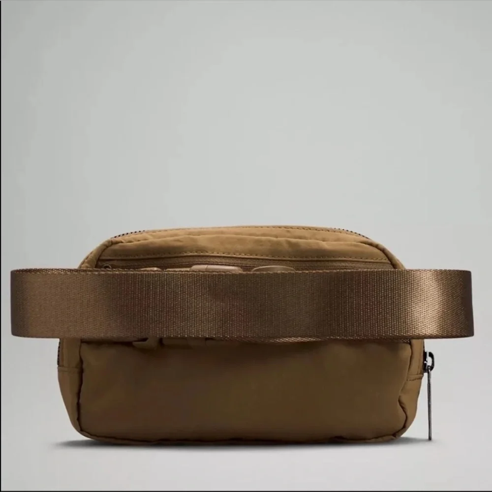 Lululemon Everywhere Belt Bag - Picture 2 of 7